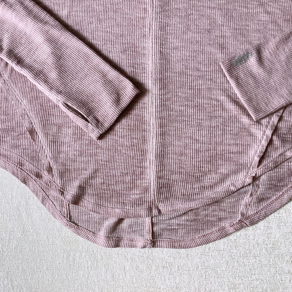 Free People Movement Lay Up Long Sleeve Top Woman’s Medium Mauve Pink Thumbholes - Picture 6 of 14